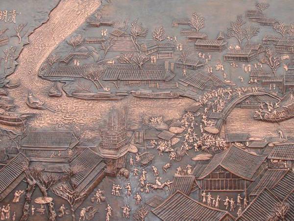 Une sculpture en relief de bronze nommée Scène Riverside au festival de Qingming