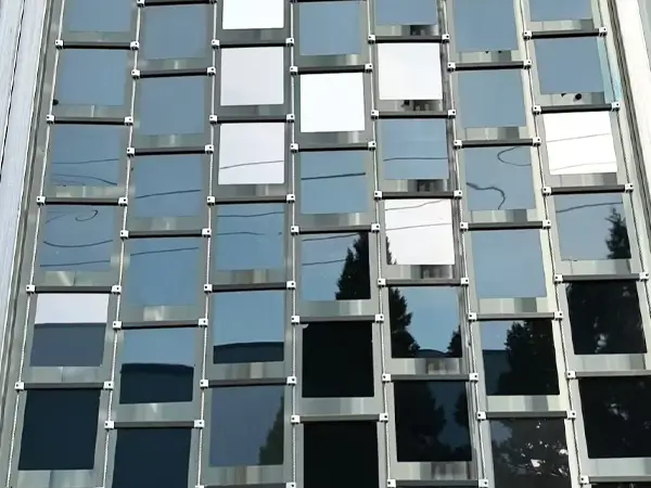 Wall of mirror blocks via cable hanging mounting, with varied reflection effects