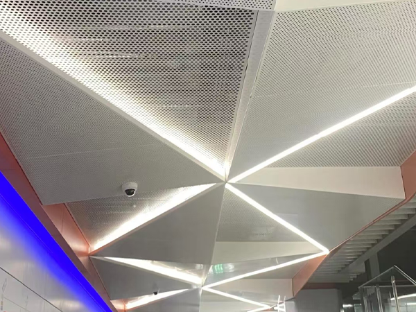 Perforated aluminum sheet used as a subway ceiling